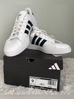 Adidas Grand Court 2.0  SZ 9 NWT